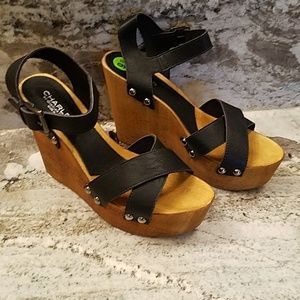 ❤️ Pre-l💗ved Charles David Studded Leather Platforms